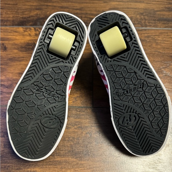 Heelys Pro 20 Skate Shoes Youth 1Y Unisex Multicolor Flames Like New - Picture 9 of 11